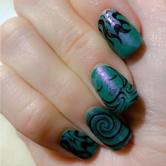 Raise Your Spirit Halloween Nails - Picture 3 of 3